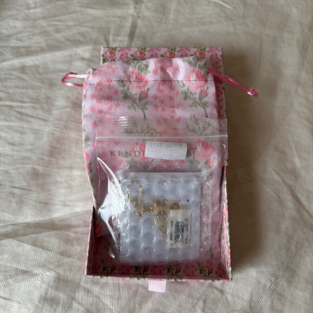 Kendra Scott x LSF pink bow elisa